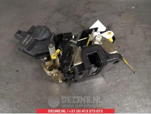 Hyundai Terracan Deurslot Mechaniek 4Deurs rechts-achter O281384 foto 2