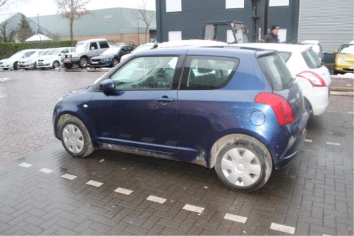 Suzuki Swift Portier 2Deurs links O271372