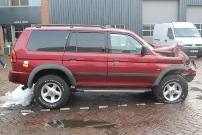 Mitsubishi Pajero Portier 4Deurs rechts-achter O286535