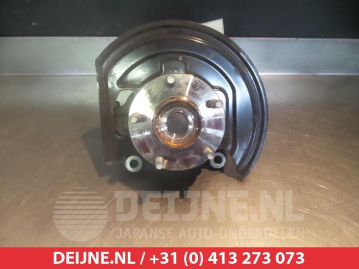 Nissan Pulsar Fusee rechts-voor O323572