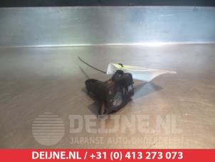 Gebruikte Luchthoeveelheidsmeter Toyota Land Cruiser (J12) 3.0 D-4D 16V Prijs € 25,00 Margeregeling aangeboden door V.Deijne Jap.Auto-onderdelen BV