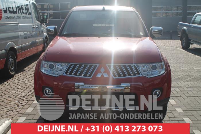 Mitsubishi L200 Windschutzscheibe O271037
