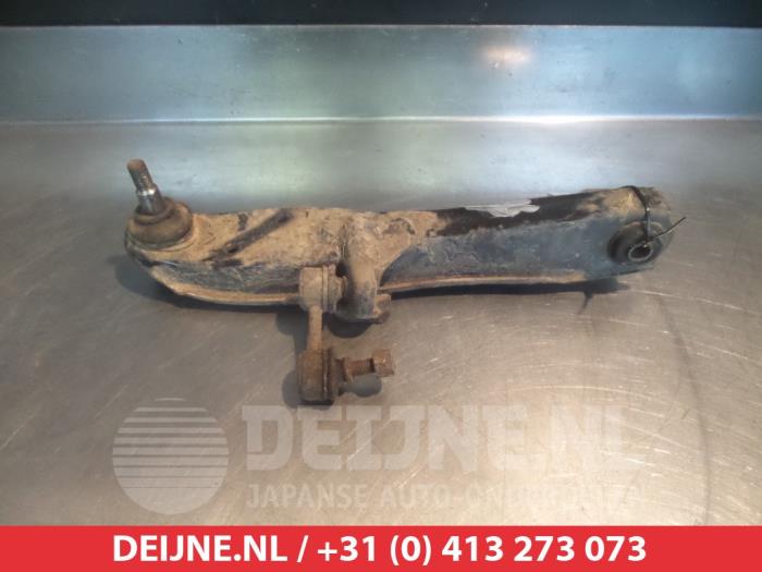 Mitsubishi Pajero Draagarm onder links-voor O381499