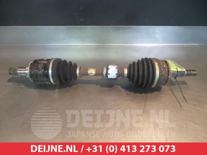 Aandrijfas links-voor van een Toyota Auris (E15) 2.0 D-4D-F 16V 2008