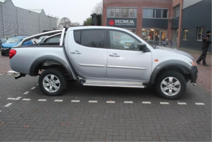 Mitsubishi L200 Portier 4Deurs rechts-voor O273496
