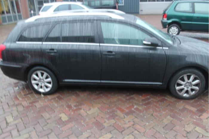 Toyota Avensis Tür 4-türig rechts vorne O273707