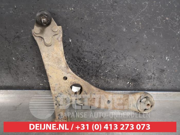 Toyota Avensis Front lower wishbone, right O382769