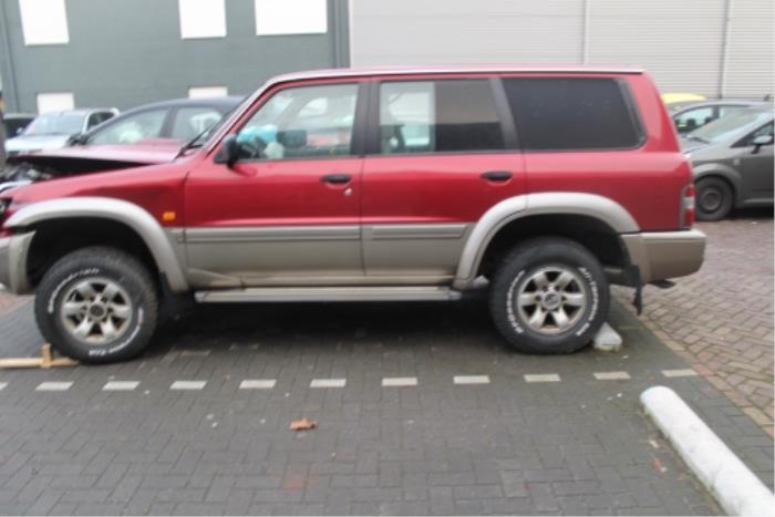 Nissan Patrol Portier 4Deurs links-voor O272330