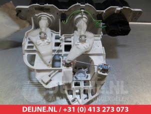 Kia Picanto Kachel Bedieningspaneel O305861 foto 4