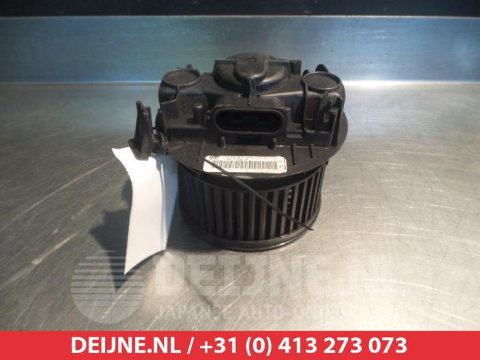 Nissan Micra CC Heating and ventilation fan motor O367052