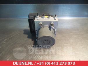 Toyota C-HR ABS pump O338633 photo 2