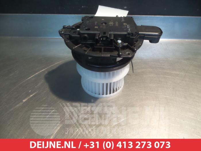 Toyota C-HR Heating and ventilation fan motor O367477
