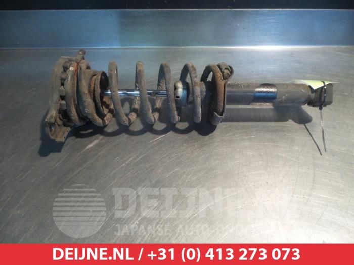 Nissan Primera Stoßdämpferstrebe links hinten O377680