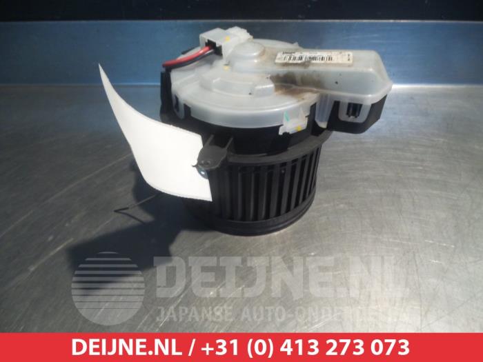 Toyota C-HR Kachel Ventilatiemotor O367478