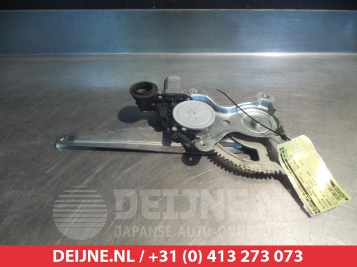 Toyota Urban Cruiser Ruitmechaniek 4Deurs links-achter O290943