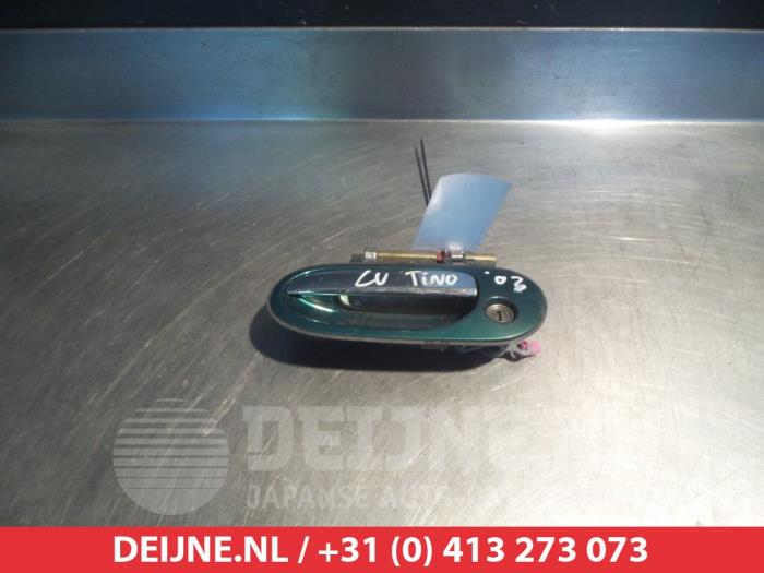 Nissan Almera Tino Portiergreep 4Deurs links-voor O277273