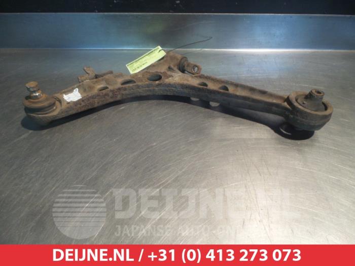 Hyundai Trajet Draagarm onder links-voor O381085