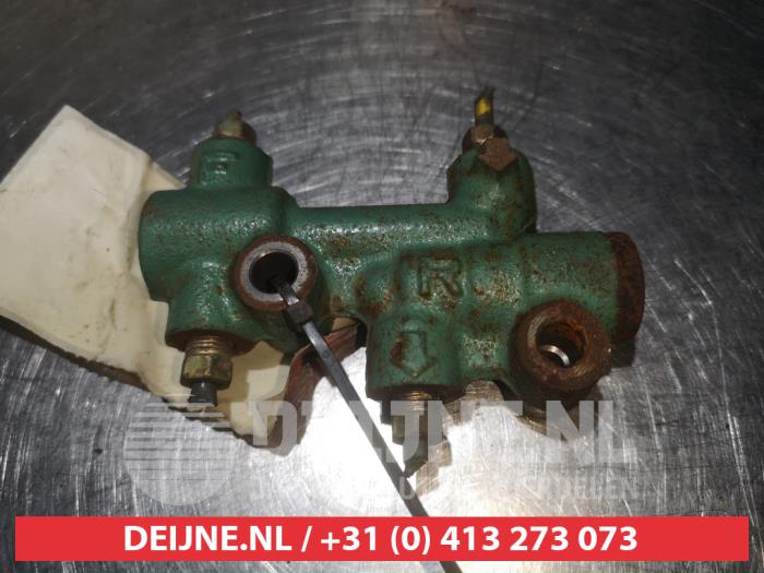 Toyota Prius EBD system O324430