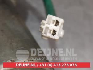 Mazda 323F Ruitenwissermotor achter O300933 foto 4