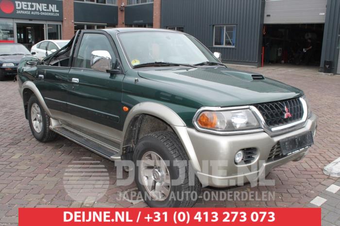 Mitsubishi Pajero Portier 4Deurs rechts-voor O273482