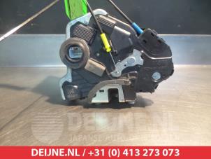 Toyota Avensis Deurslot Mechaniek 4Deurs links-voor O279901 foto 2