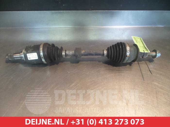 Gebruikte Steekas links-voor Mazda CX-3 (DJ/DK) 2.0 SkyActiv-G 120 Prijs € 125,00 Margeregeling aangeboden door V.Deijne Jap.Auto-onderdelen BV