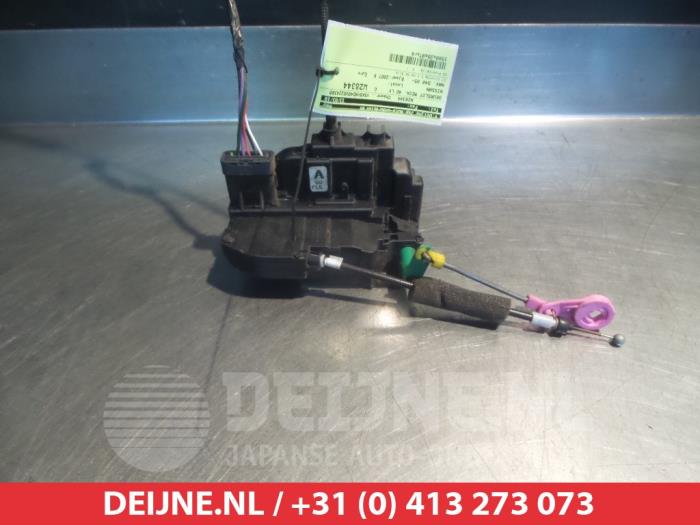 Nissan Navara Deurslot Mechaniek 4Deurs links-voor O279531