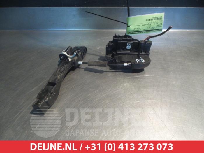 Nissan Navara Front door lock mechanism 4-door, right O280842
