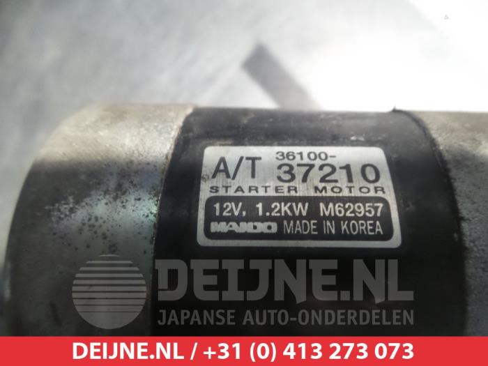 Startmotor van een Hyundai Tucson (JM) 2.7 V6 24V 4x4 Autom. 2005