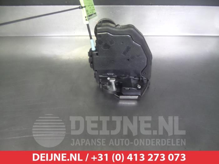 Toyota Urban Cruiser Deurslot Mechaniek 4Deurs links-achter O280564