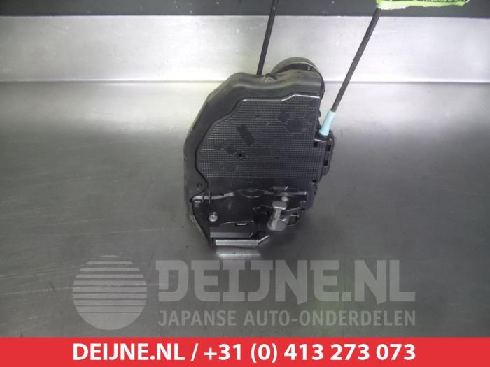 Toyota Urban Cruiser Deurslot Mechaniek 4Deurs rechts-achter O281859
