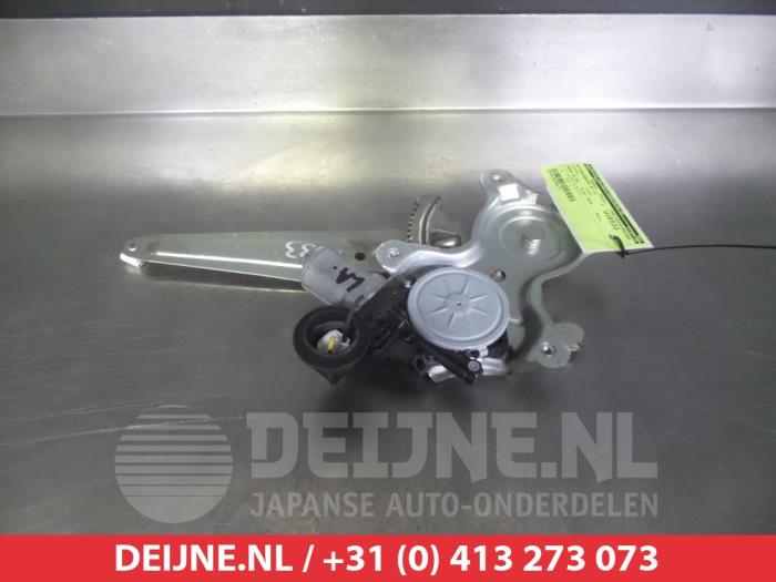 Toyota Urban Cruiser Ruitmechaniek 4Deurs links-achter O290945