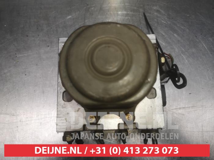 Gebruikte ABS Pomp Toyota Corolla (E11) 2.0 D Prijs € 40,00 Margeregeling aangeboden door V.Deijne Jap.Auto-onderdelen BV