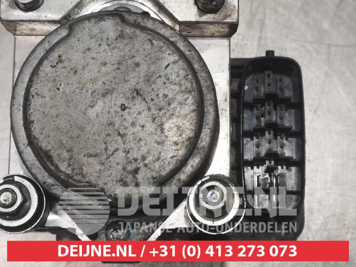 Gebruikte ABS Pomp Toyota Hilux IV Prijs € 75,00 Margeregeling aangeboden door V.Deijne Jap.Auto-onderdelen BV