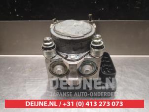 Toyota Hilux ABS Pomp O338436 foto 2