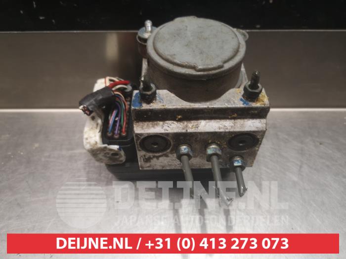 Gebruikte ABS Pomp Toyota Hilux IV 2.5 D4-D 16V 4x4 Prijs € 75,00 Margeregeling aangeboden door V.Deijne Jap.Auto-onderdelen BV