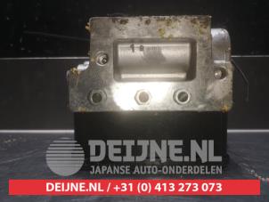 Toyota Prius ABS pump O338409 photo 2
