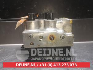 Toyota Prius ABS pump O338409 photo 3