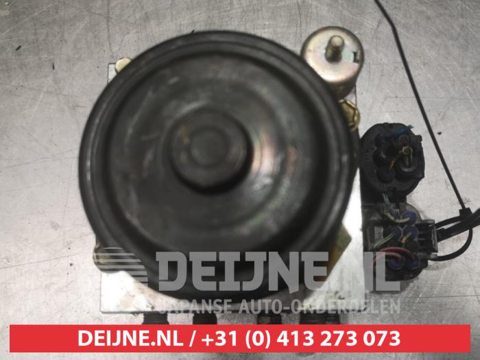 Gebruikte ABS Pomp Toyota Land Cruiser 90 (J9) 3.0 TD Prijs € 150,00 Margeregeling aangeboden door V.Deijne Jap.Auto-onderdelen BV