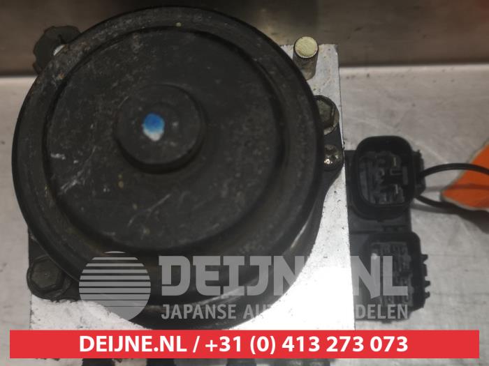 Gebruikte ABS Pomp Toyota Land Cruiser 90 (J9) 3.0 TD Prijs € 150,00 Margeregeling aangeboden door V.Deijne Jap.Auto-onderdelen BV