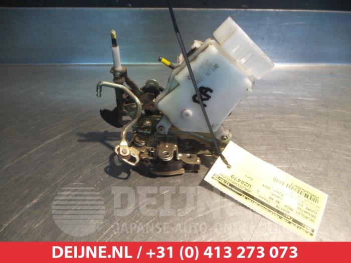 Daihatsu Cuore Türschlossmechanik 4-türig rechts hinten O281742