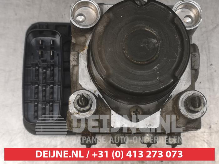 Toyota Avensis Verso ABS Pomp O338522