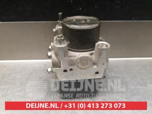 Toyota Avensis Verso ABS Pumpe O338522 foto 4