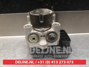 Toyota Avensis Verso ABS Pumpe O338522 foto 3