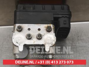 Toyota Avensis Verso ABS Pumpe O338522 foto 2