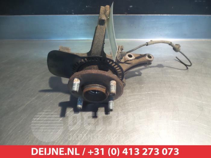 Suzuki Celerio Fusee rechts-voor O324037