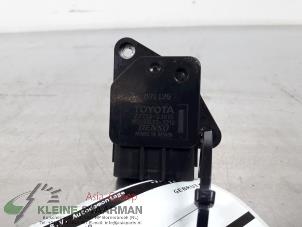 Gebruikte Luchthoeveelheidsmeter Toyota Yaris (P1) 1.0 16V VVT-i Prijs € 42,50 Margeregeling aangeboden door Kleine Staarman B.V. Autodemontage