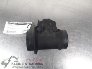 Gebruikte Luchthoeveelheidsmeter Kia Carens I (FC/FJ) 1.8i 16V Prijs op aanvraag aangeboden door Kleine Staarman B.V. Autodemontage