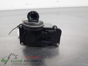 Gebruikte Gasklephuis Nissan Micra (K12) 1.2 16V Prijs € 42,50 Margeregeling aangeboden door Kleine Staarman B.V. Autodemontage