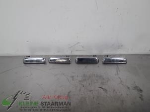 Gebruikte Deurgreep 4Deurs links-achter Toyota Starlet (EP9) 1.3,XLi,GLi 16V Prijs € 42,50 Margeregeling aangeboden door Kleine Staarman B.V. Autodemontage